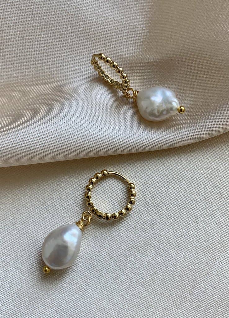 gold hoop pearl earrings